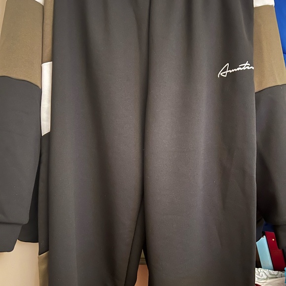 SweatSuit - Picture 2 of 4